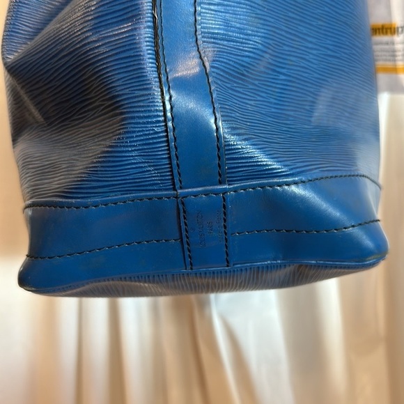 Authentic Vintage Louis Vuitton Noe GM Monogram Bucket Bag - Picture 4 of 13